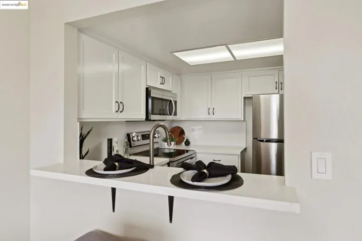 16 Las Moradas Cir, San Pablo, California 94806