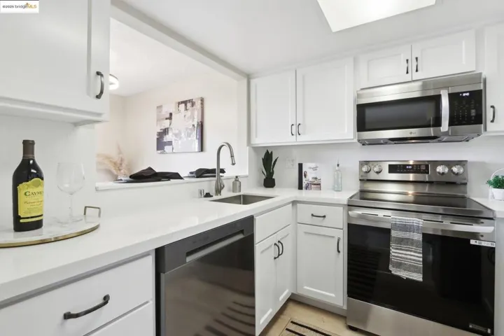 16 Las Moradas Cir, San Pablo, California 94806