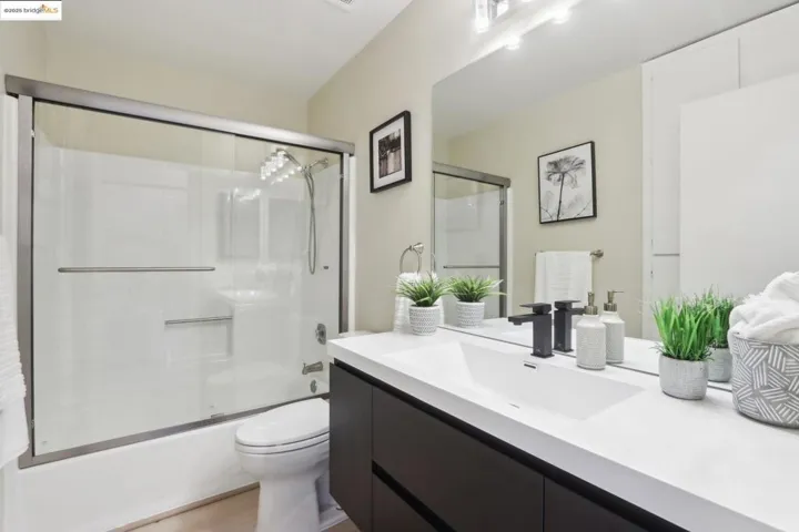 16 Las Moradas Cir, San Pablo, California 94806