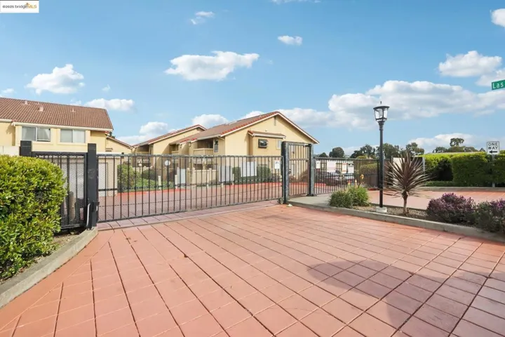16 Las Moradas Cir, San Pablo, California 94806
