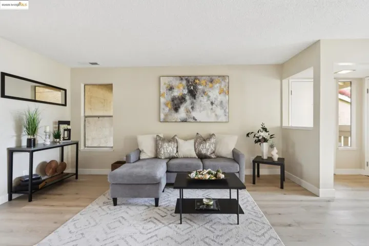 16 Las Moradas Cir, San Pablo, California 94806