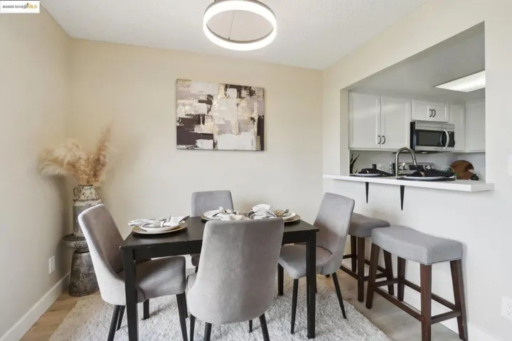 16 Las Moradas Cir, San Pablo, California 94806