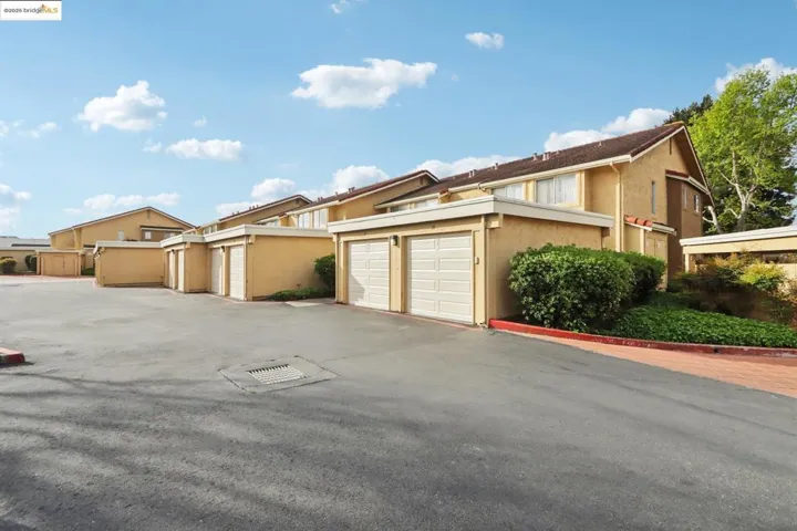 16 Las Moradas Cir, San Pablo, California 94806