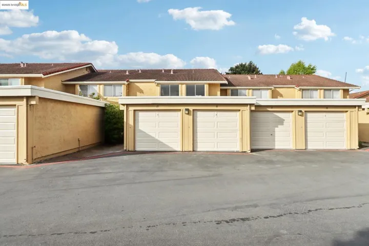 16 Las Moradas Cir, San Pablo, California 94806