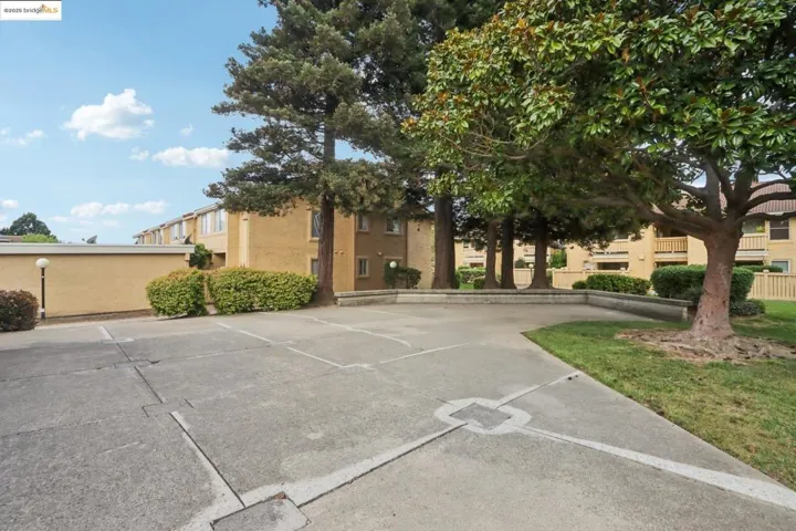 16 Las Moradas Cir, San Pablo, California 94806