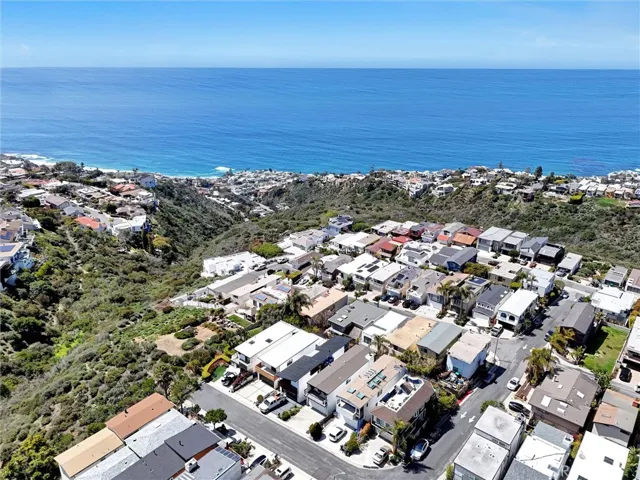 883 Santa Ana Street, Laguna Beach, California 92651
