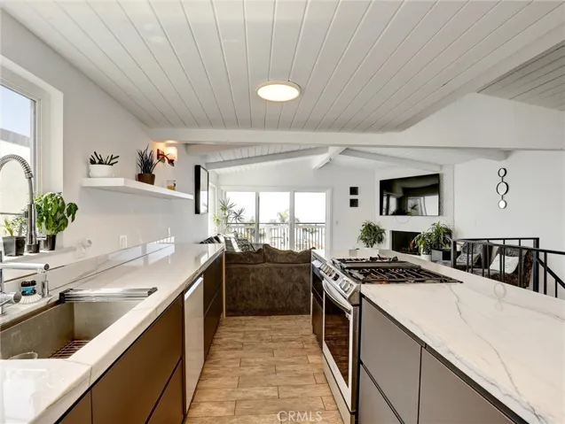 883 Santa Ana Street, Laguna Beach, California 92651
