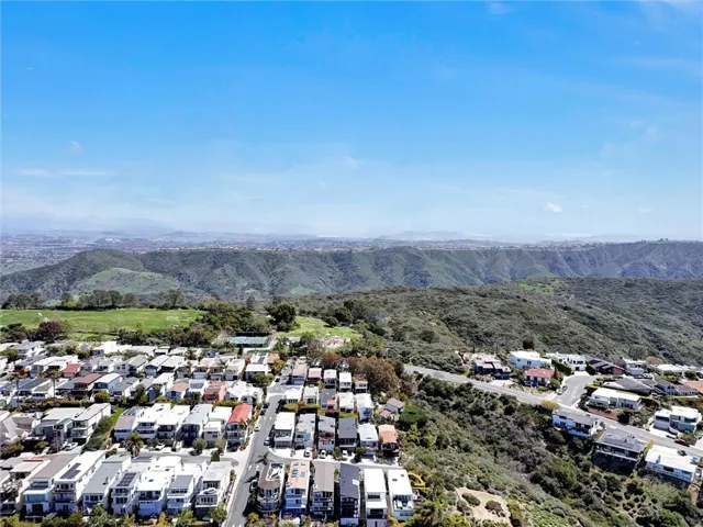 883 Santa Ana Street, Laguna Beach, California 92651