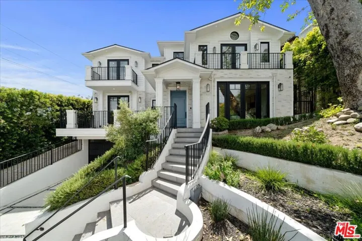 9820 Kincardine Avenue, Los Angeles, California 90034