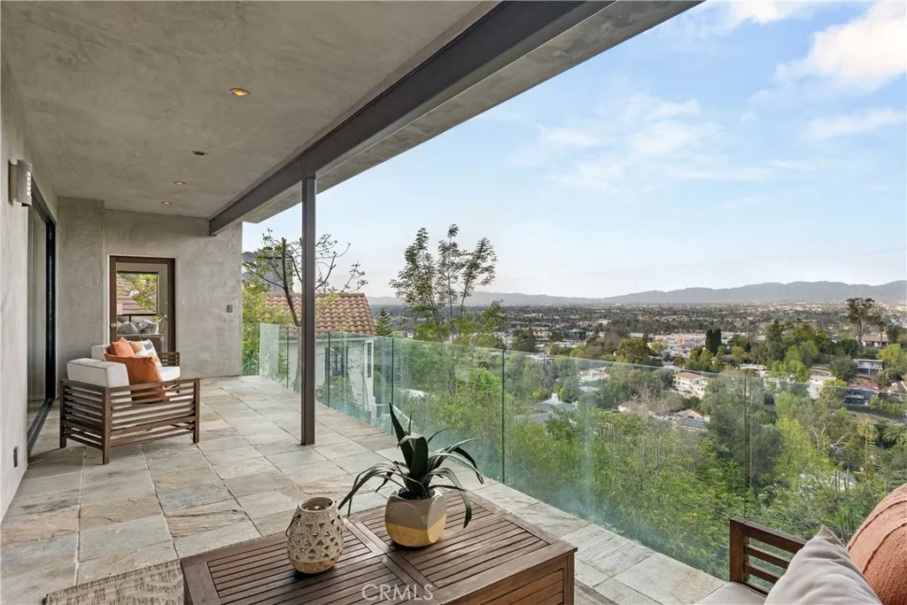 3622 Roberts View Place, Studio City, California 91604 home-pic-7