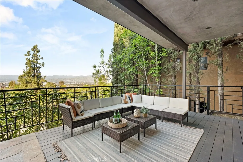 3622 Roberts View Place, Studio City, California 91604 home-pic-21