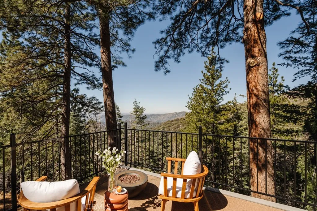 721 Chillon Drive, Crestline, California 92325 home-pic-16