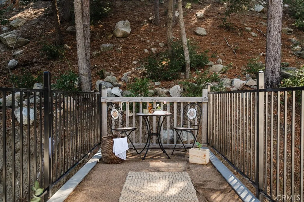 721 Chillon Drive, Crestline, California 92325 home-pic-25