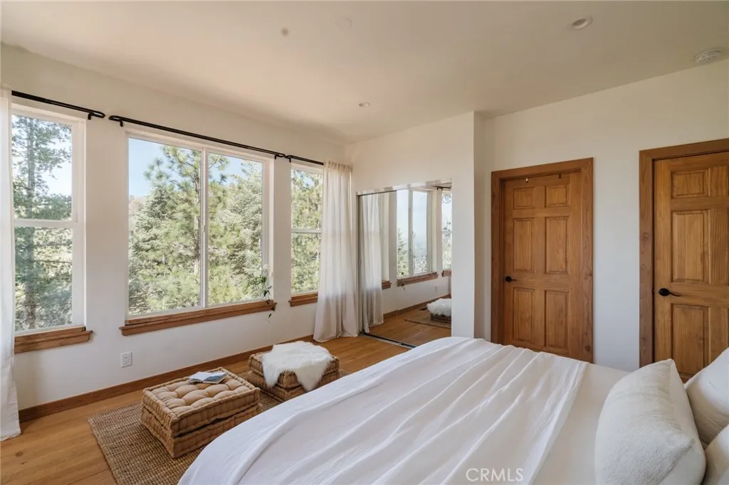 721 Chillon Drive, Crestline, California 92325 home-pic-7