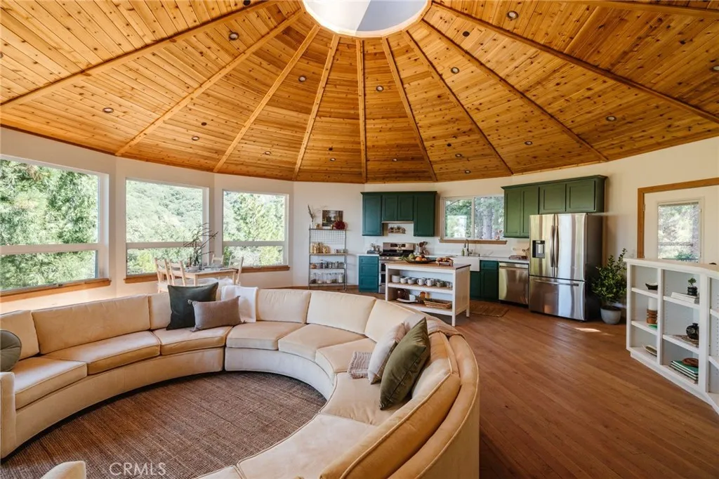 721 Chillon Drive, Crestline, California 92325 home-pic-13