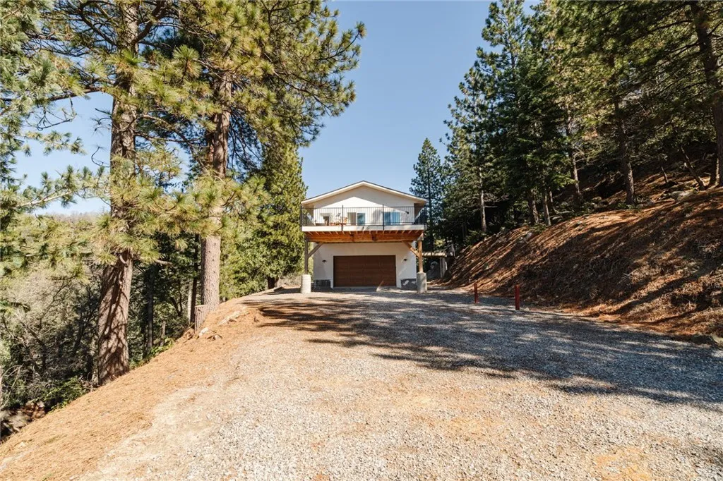 721 Chillon Drive, Crestline, California 92325 home-pic-18