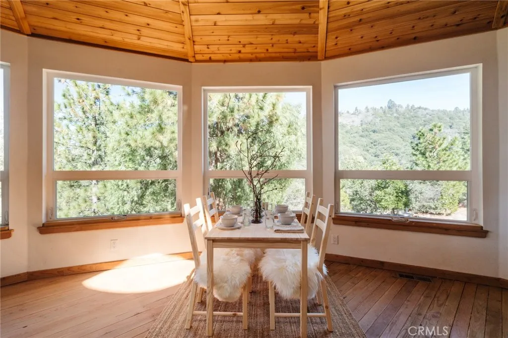 721 Chillon Drive, Crestline, California 92325 home-pic-2