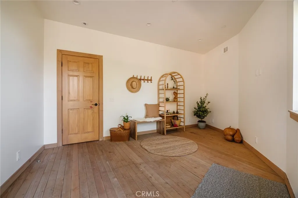 721 Chillon Drive, Crestline, California 92325 home-pic-14