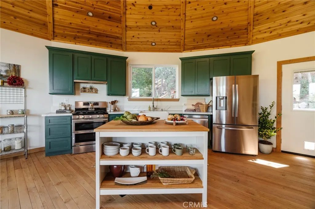 721 Chillon Drive, Crestline, California 92325 home-pic-12