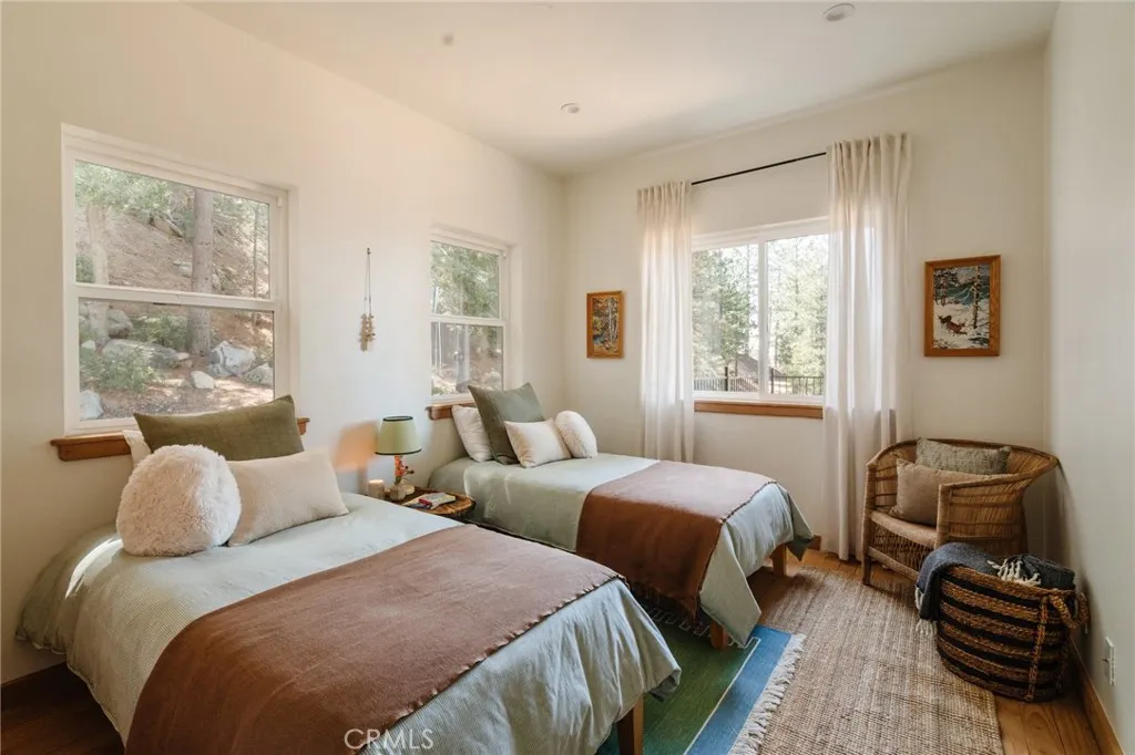 721 Chillon Drive, Crestline, California 92325 home-pic-9