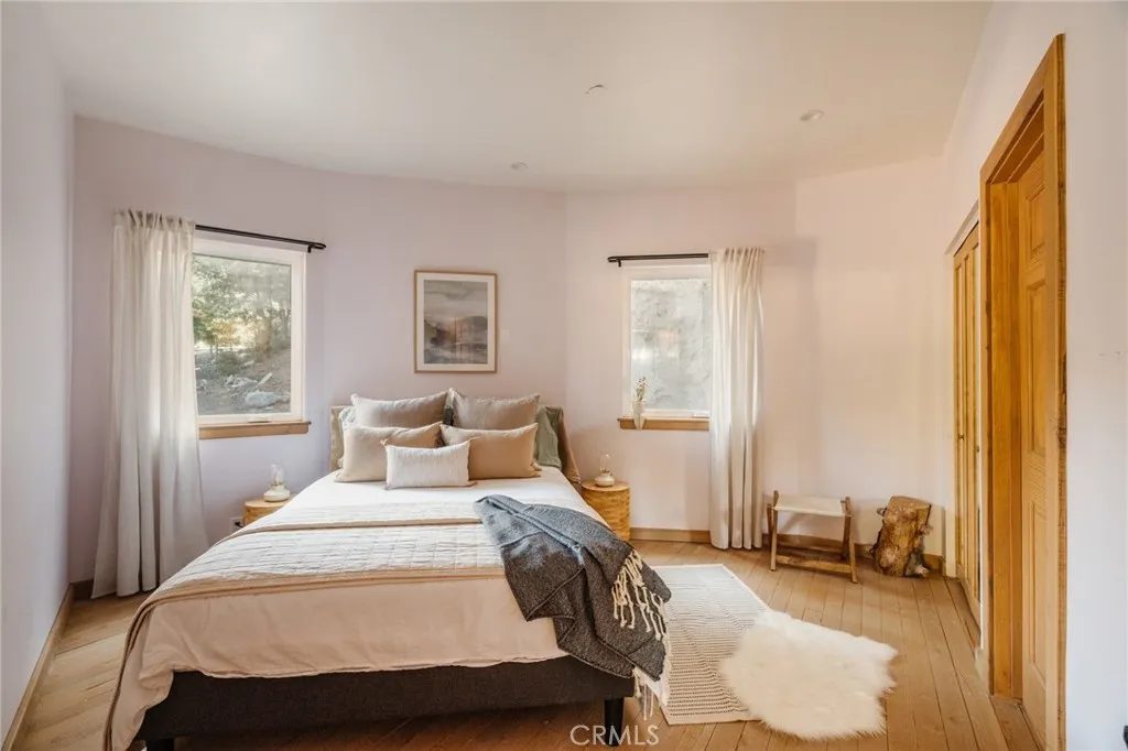 721 Chillon Drive, Crestline, California 92325 home-pic-15