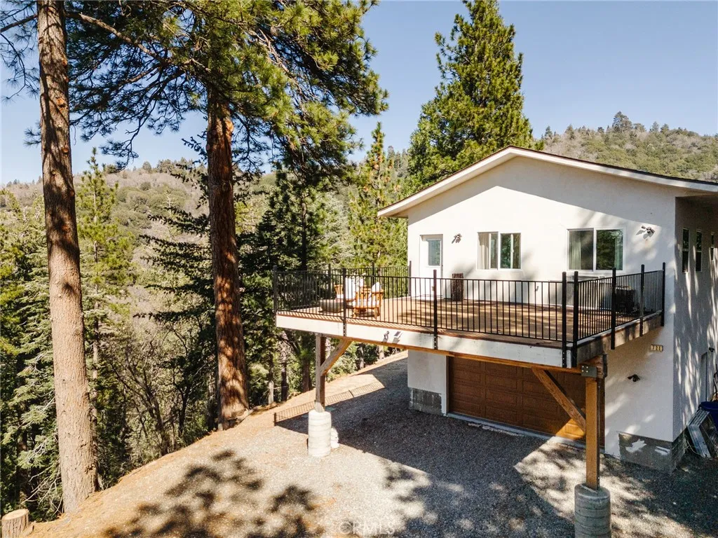 721 Chillon Drive, Crestline, California 92325 home-pic-1