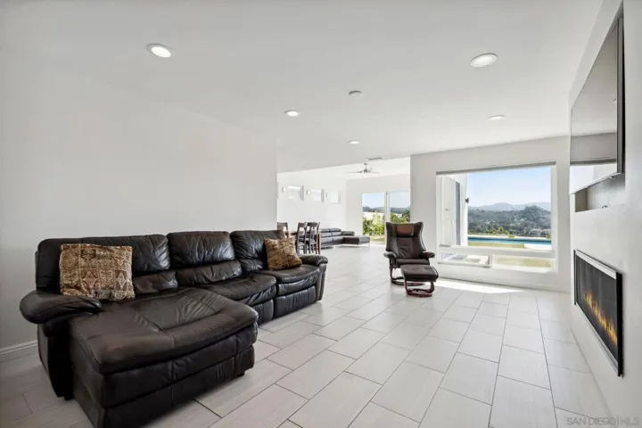 4535 La Cuenta Dr, San Diego, California 92124