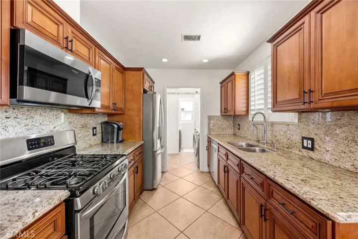Kitcfhen with high end appliances