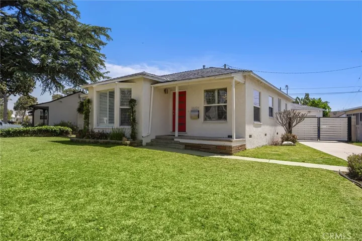 Great lot with sprinklers front and rear