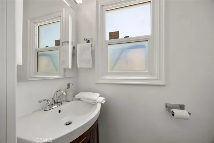 1/2 bath with smart mirror