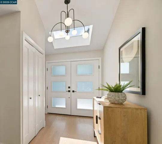 5 Glorietta Court, Orinda, California 94563