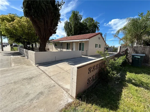 1395 N Esther Way, Fresno, California 93728