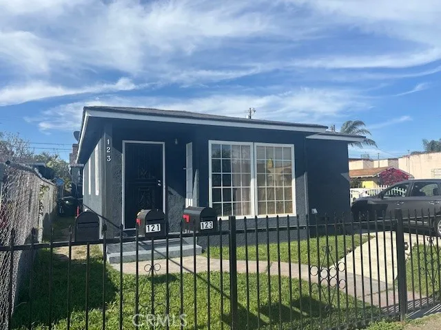121 W 71st Street, Los Angeles, California 90003