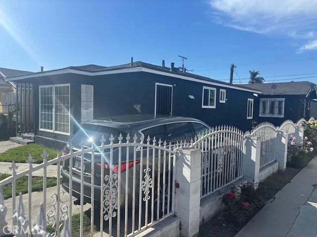 121 W 71st Street, Los Angeles, California 90003