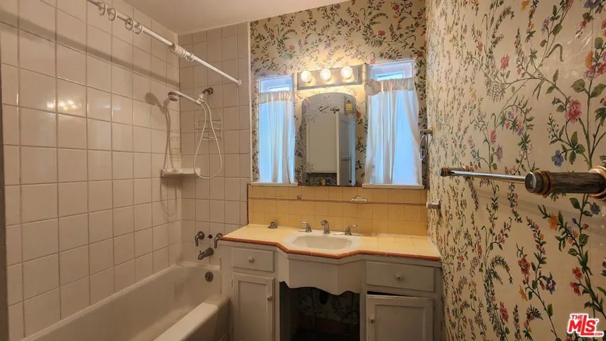 951 N Catalina Street, Burbank, California 91505