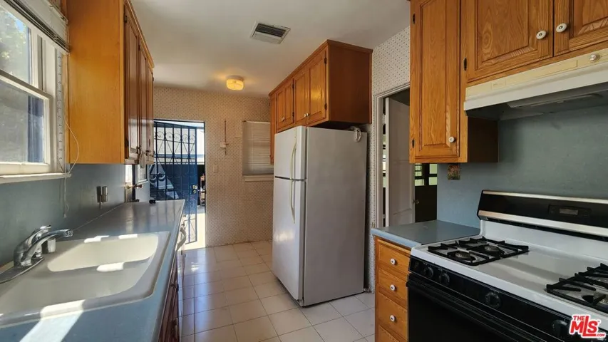 951 N Catalina Street, Burbank, California 91505
