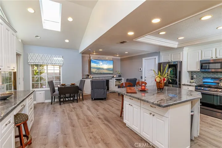 Great Open Family Kitchen!