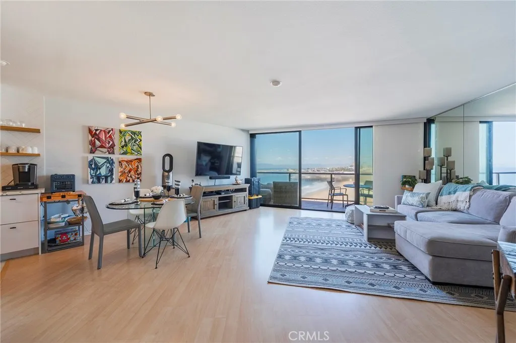 531 Esplanade 313, Redondo Beach, California 90277 home-pic-1