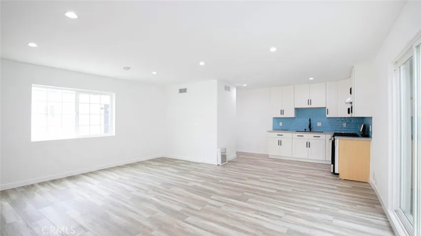 18413 Erwin Street, Tarzana, California 91335