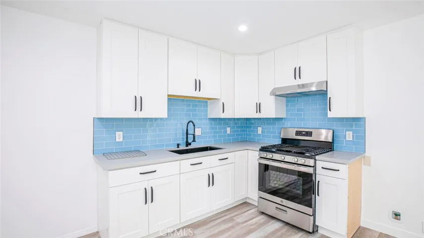 18413 Erwin Street, Tarzana, California 91335