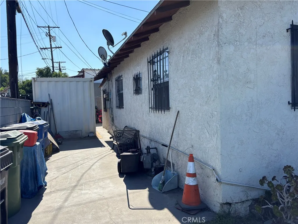 5746 Holmes Avenue, Los Angeles, California 90058 home-pic-29