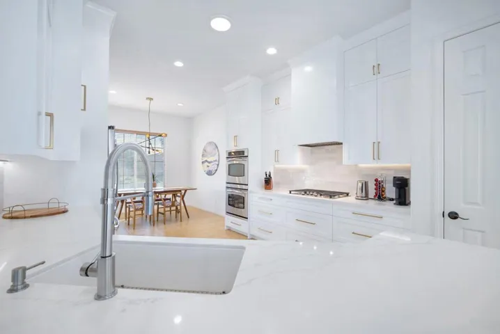 18-web-or-mls-HRParkway_2022_018