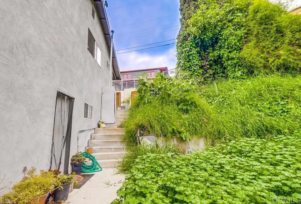 1279 N Hicks Drive, East Los Angeles, California 90063 home-pic-1