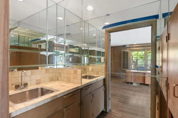 680 Fairway Circle, Hillsborough, California 94010