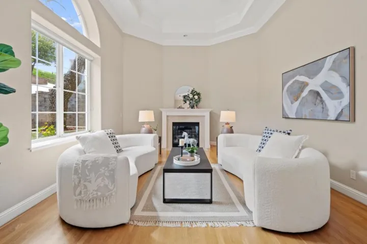 16060 Cerro Vista Drive, Los Gatos, California 95032