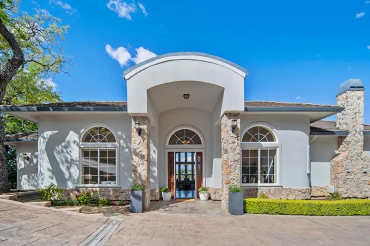 16060 Cerro Vista Drive, Los Gatos, California 95032