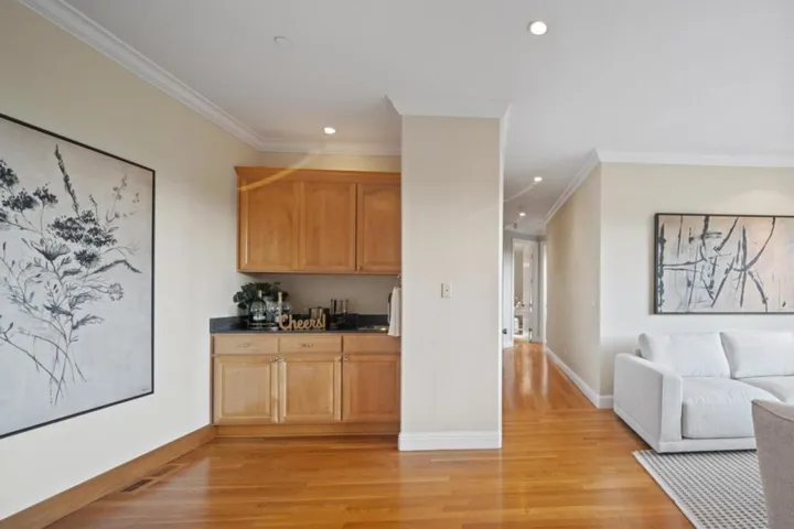 16060 Cerro Vista Drive, Los Gatos, California 95032