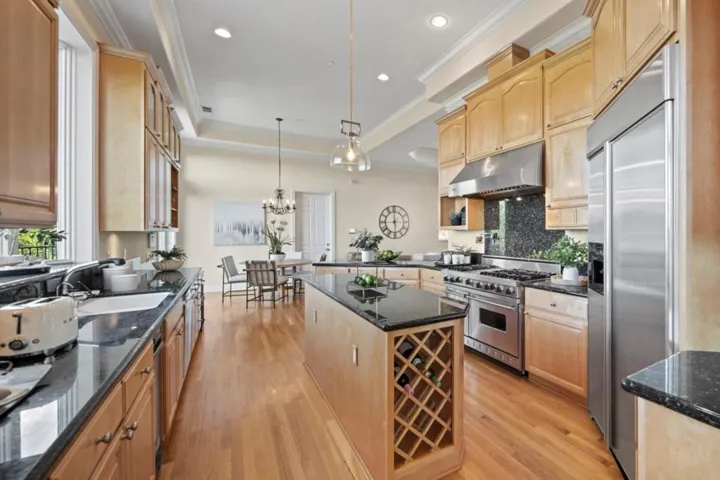 16060 Cerro Vista Drive, Los Gatos, California 95032