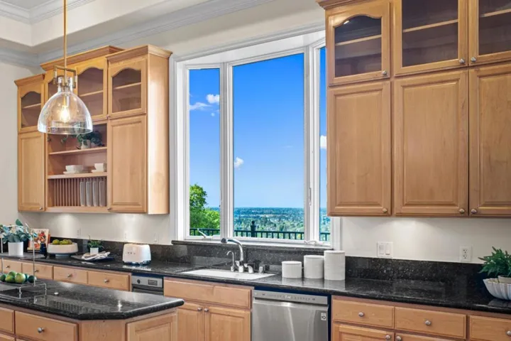 16060 Cerro Vista Drive, Los Gatos, California 95032