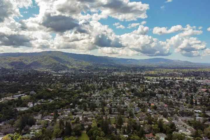 16060 Cerro Vista Drive, Los Gatos, California 95032
